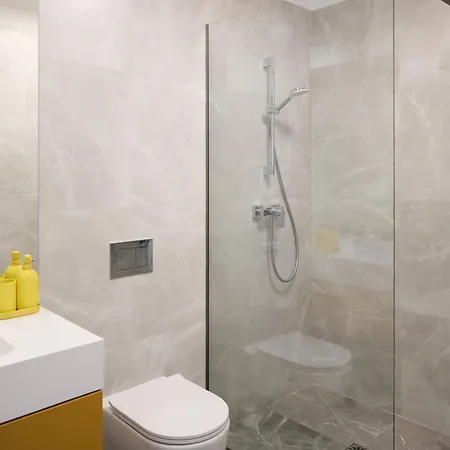 Blonde I One Bedroom I One Cotroceni Park Апартаменты