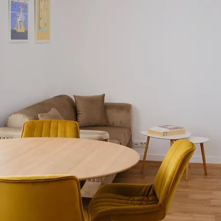 Blonde I One Bedroom I One Cotroceni Park Бухарест